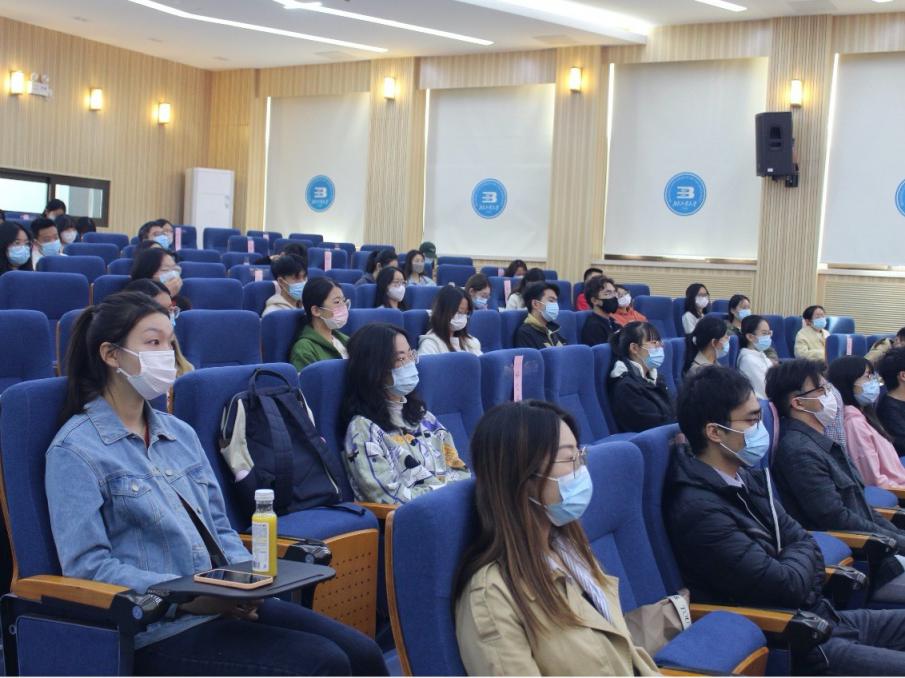 首都大学生学习二十大报告:“奋斗!放飞青春梦想”