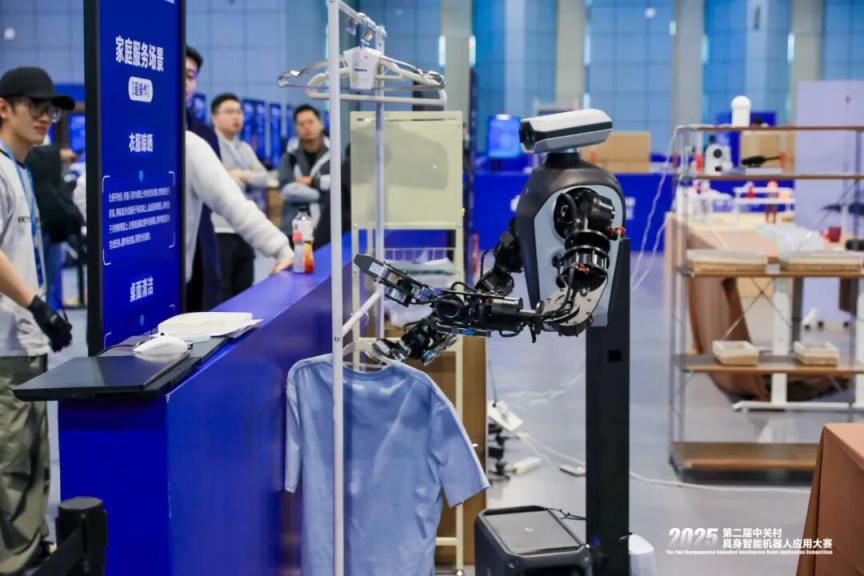 这届机器人太能干了!观众直呼“快点上岗!”(图2)