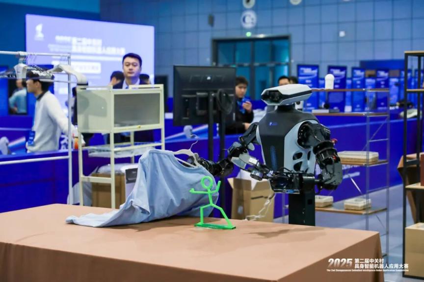 这届机器人太能干了!观众直呼“快点上岗!”(图1)