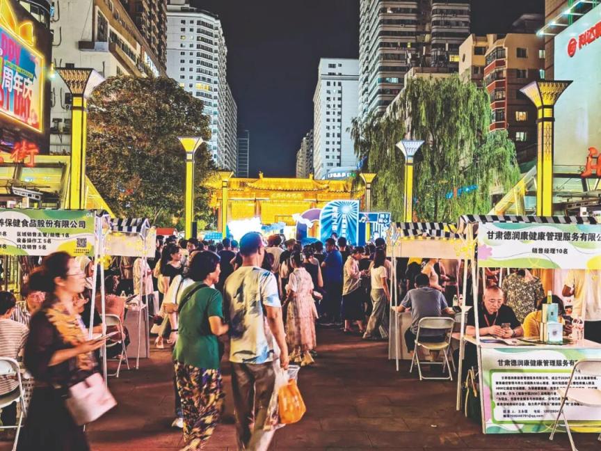 逛夜市还能找工作？传统夜市经历“跨界上新”(图1)