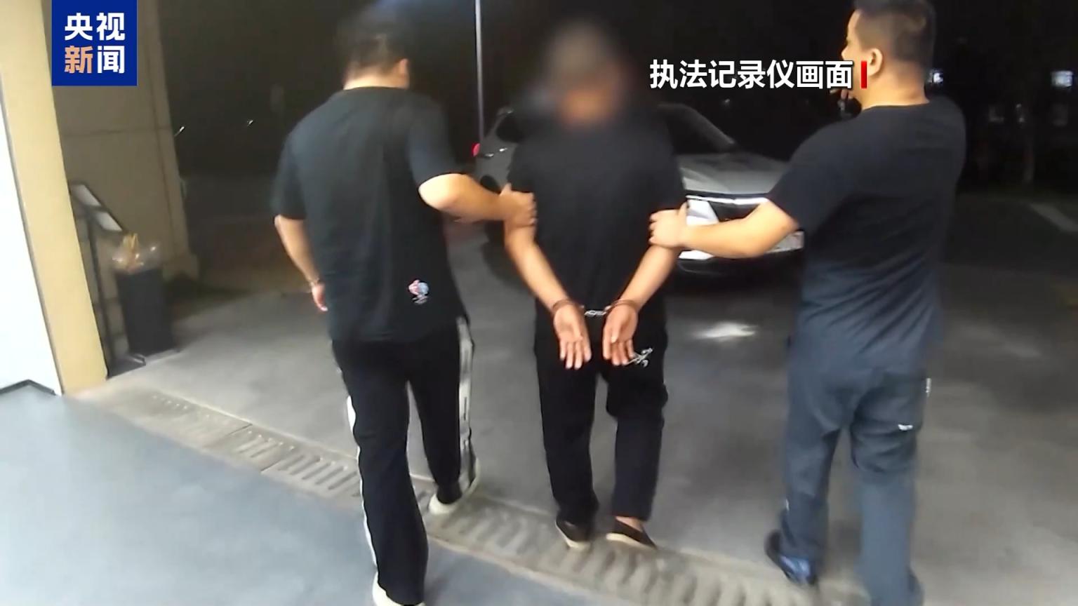 kaiyun入口：8辆豪车藏身荒山警方揭开租赁诈骗黑幕(图3)