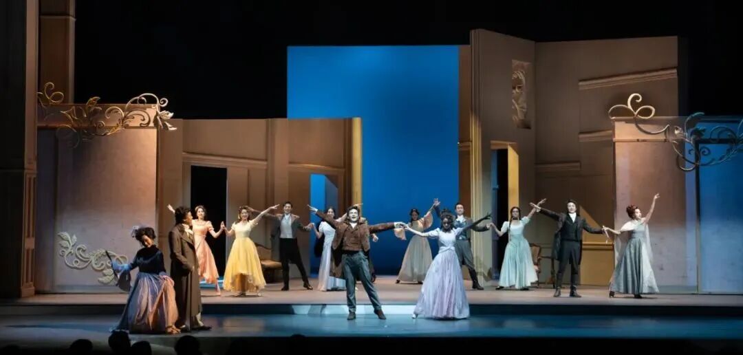 “大戏看北京”3月文艺资讯话剧《傲慢与偏见》:以舞台重现名著诠释真情与成长(图2)