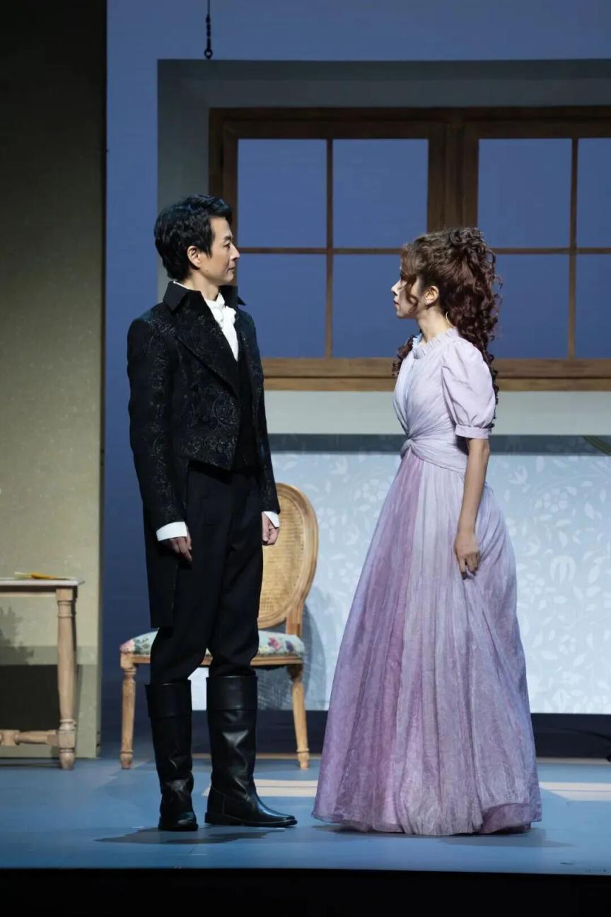 “大戏看北京”3月文艺资讯话剧《傲慢与偏见》:以舞台重现名著诠释真情与成长(图5)