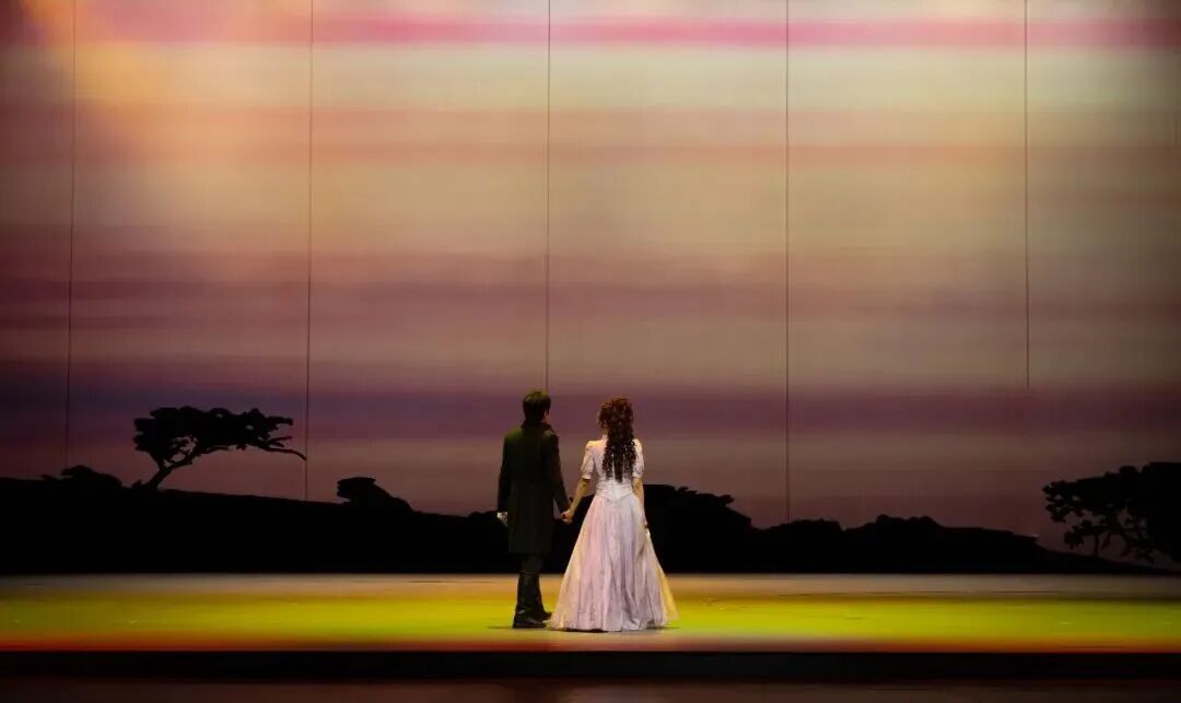 “大戏看北京”3月文艺资讯话剧《傲慢与偏见》:以舞台重现名著诠释真情与成长(图3)