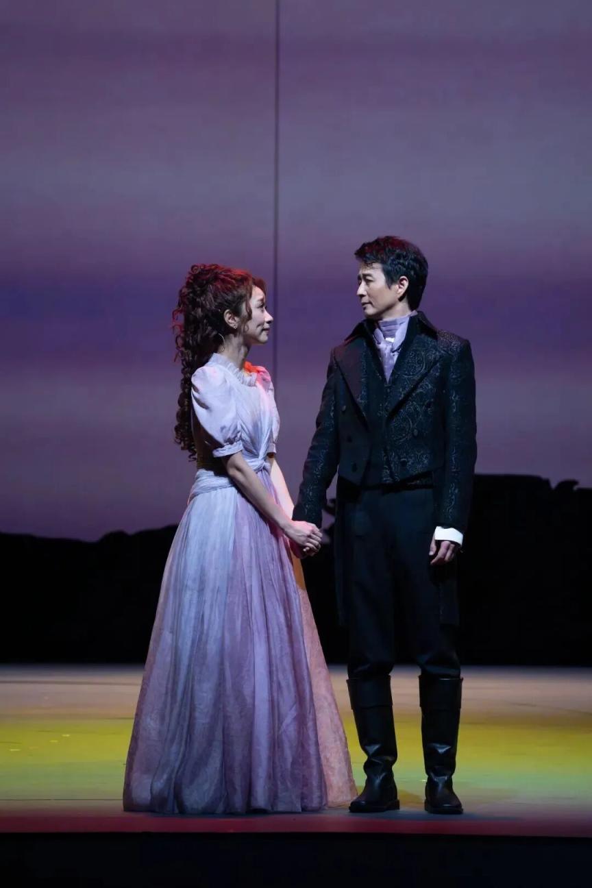 “大戏看北京”3月文艺资讯话剧《傲慢与偏见》:以舞台重现名著诠释真情与成长(图6)