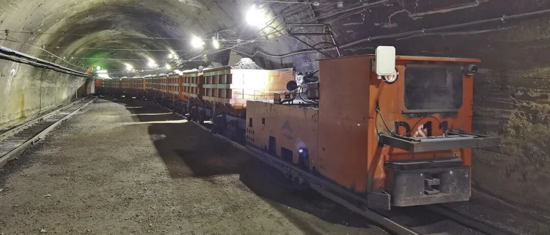 矿车在井下畅快跑司机在屋里喝热茶这事全靠5G给力！(图1)
