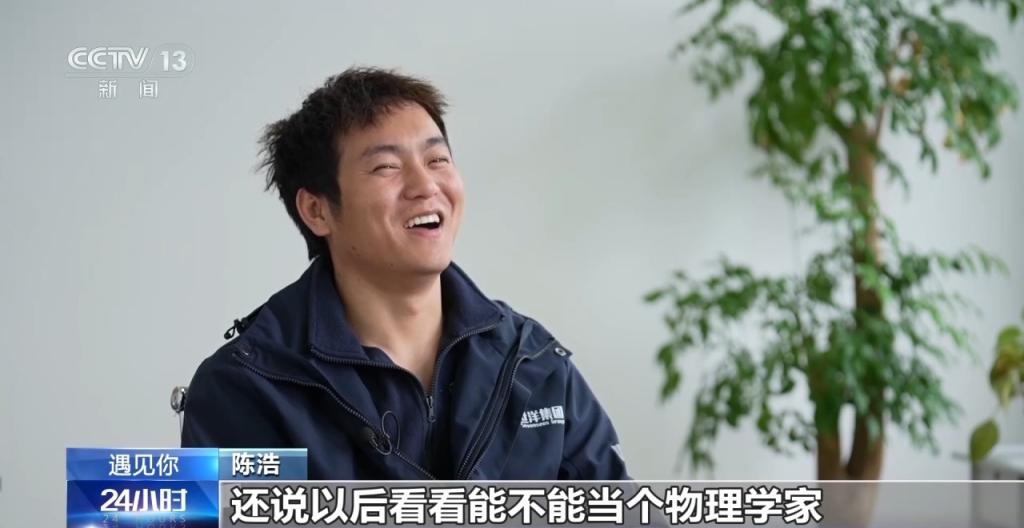 驾驶室是他的“精神书屋”！集卡司机陈浩用书籍撑起一片辽阔(图6)