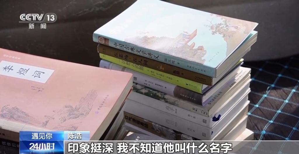 驾驶室是他的“精神书屋”！集卡司机陈浩用书籍撑起一片辽阔(图9)