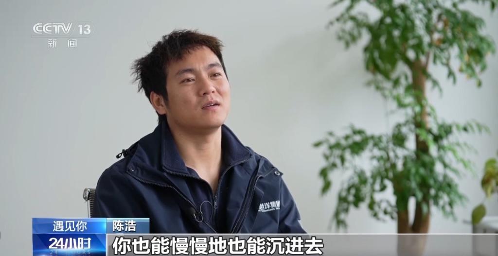驾驶室是他的“精神书屋”！集卡司机陈浩用书籍撑起一片辽阔(图3)