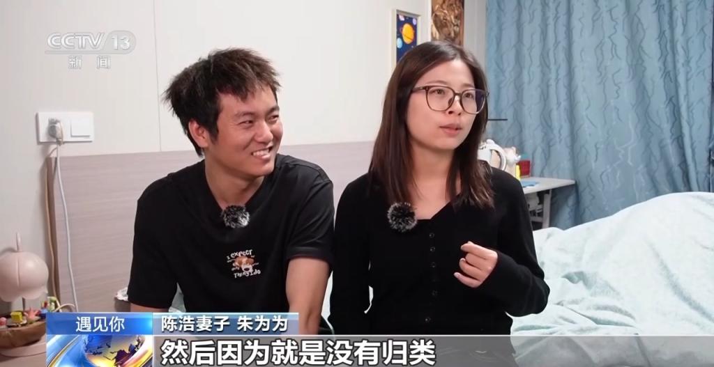 驾驶室是他的“精神书屋”！集卡司机陈浩用书籍撑起一片辽阔(图12)
