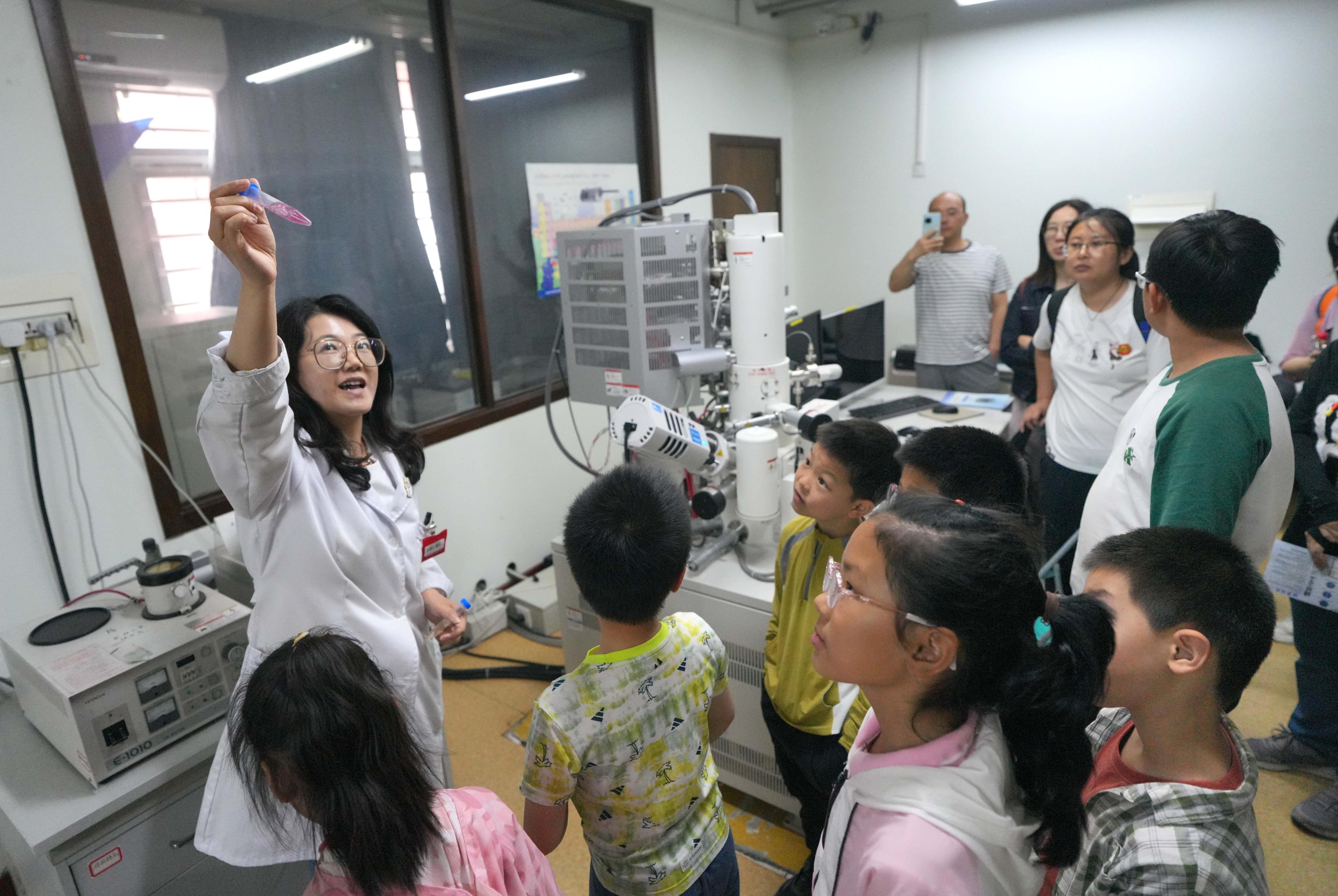 中科院公众科学日国家纳米科学中心变身乐园(图1)
