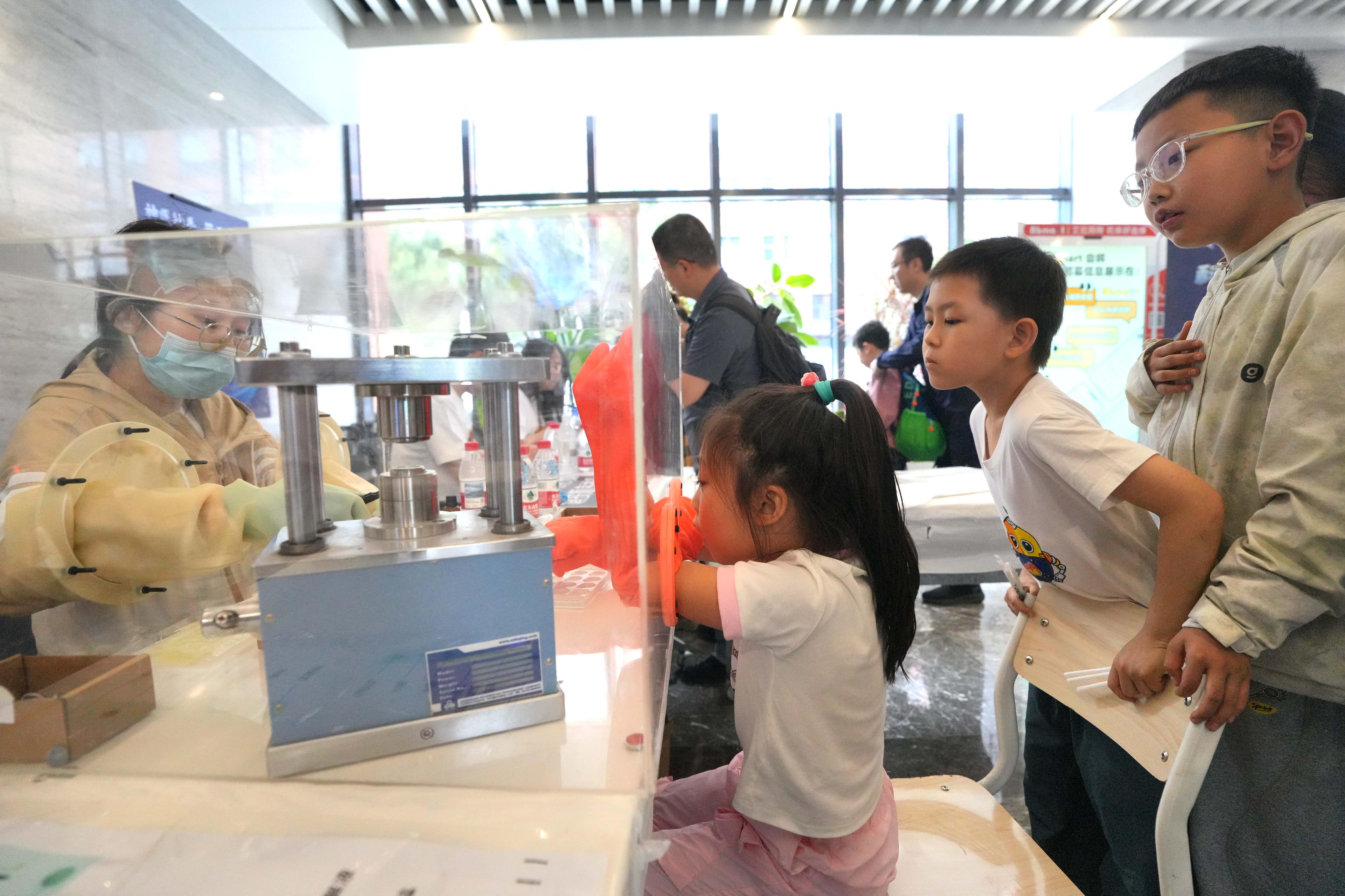 中科院公众科学日国家纳米科学中心变身乐园(图2)