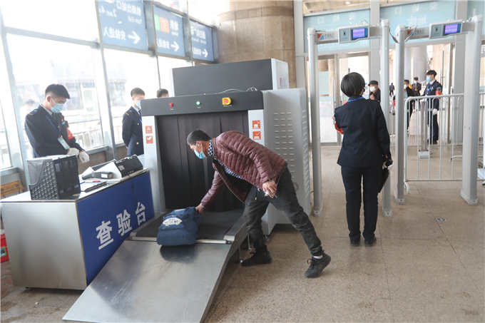 3月1日起北京地铁将全面提升安全等级,严格安检措施_京报网
