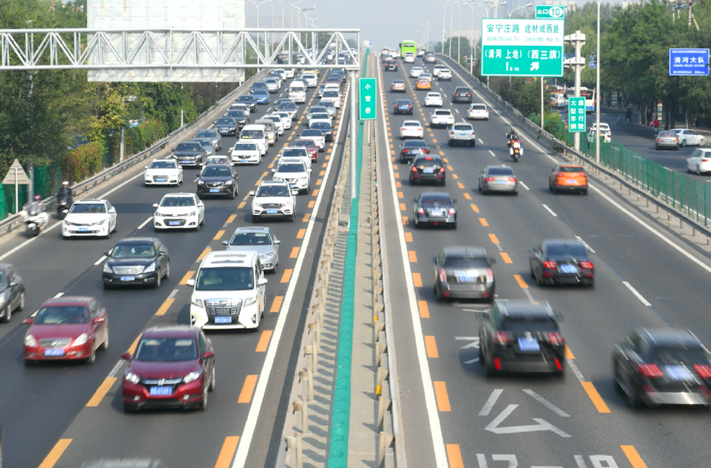 返程大交通流与恶劣天气叠加尽量避开雨天驾车出行