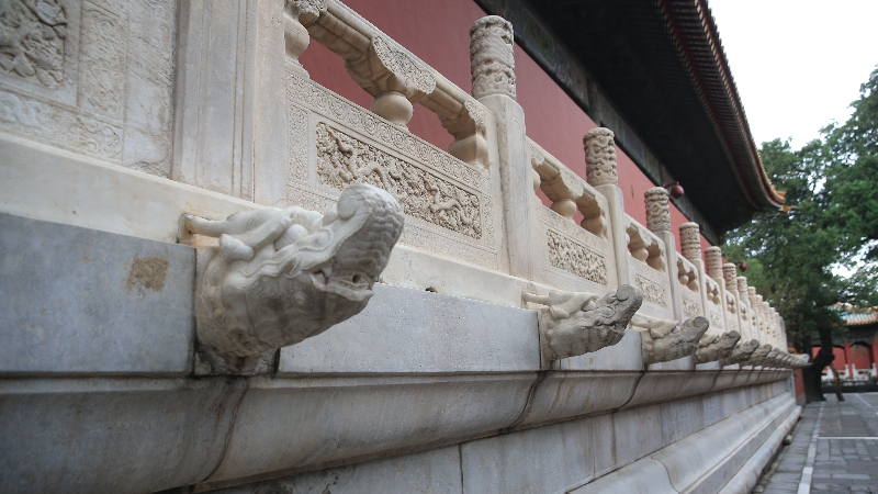 故宫螭首,其口内为凿通的圆孔,是主要的排水口.takefoto供图