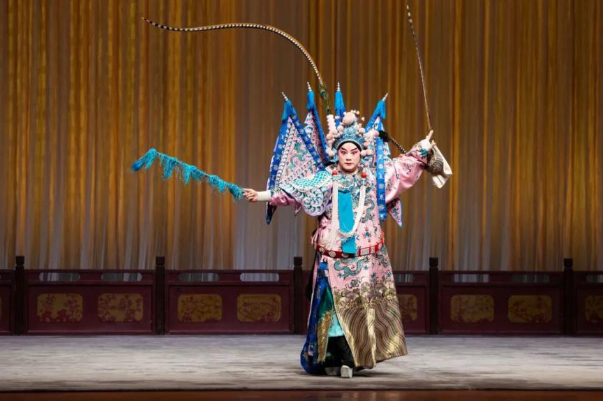 院奚中路等活跃在当今京剧舞台上的名家和北京教育界京剧研究者刘宇辉