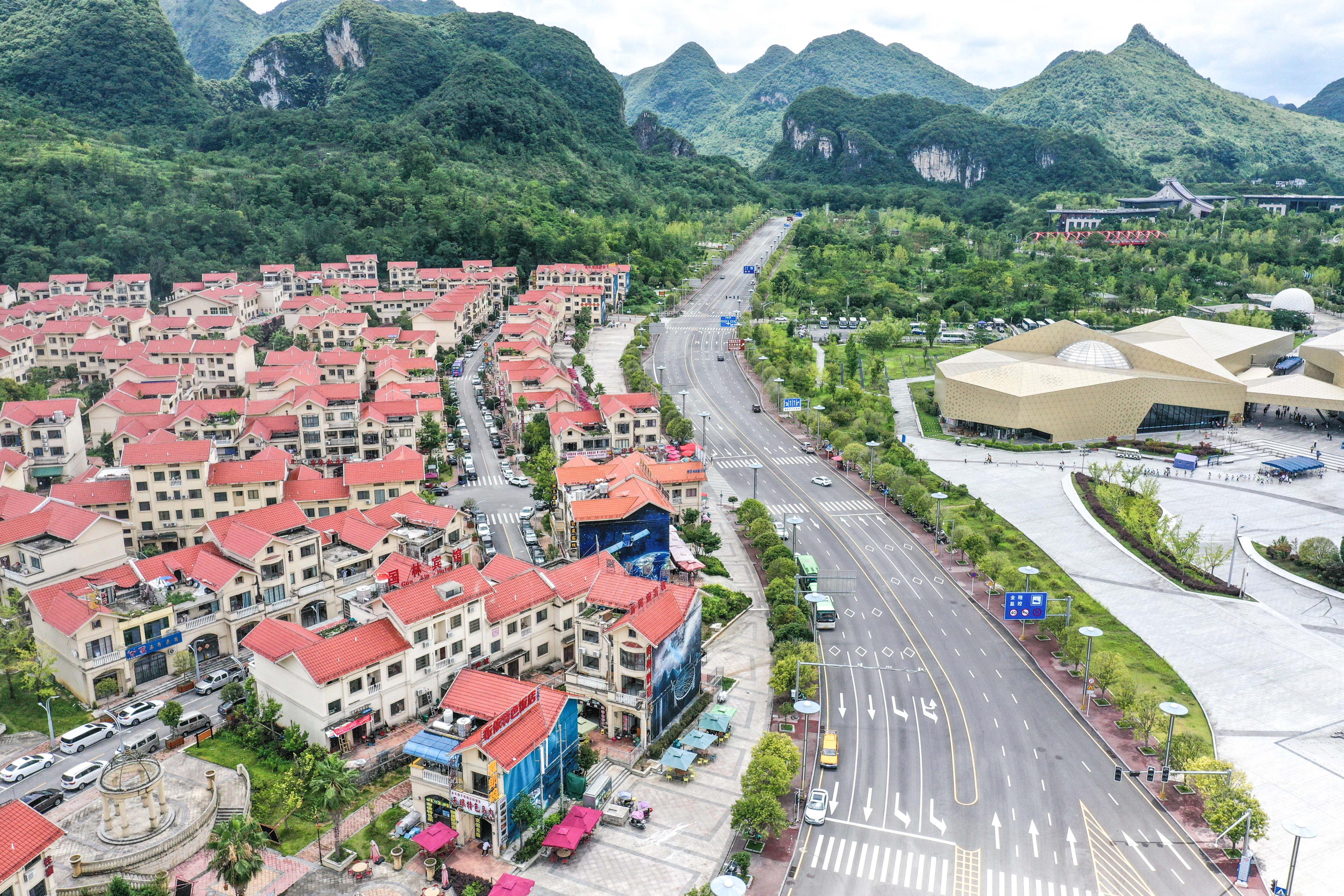 平塘县克度镇动工建设以科普为主题的特色天文小镇,大力发展研学产业