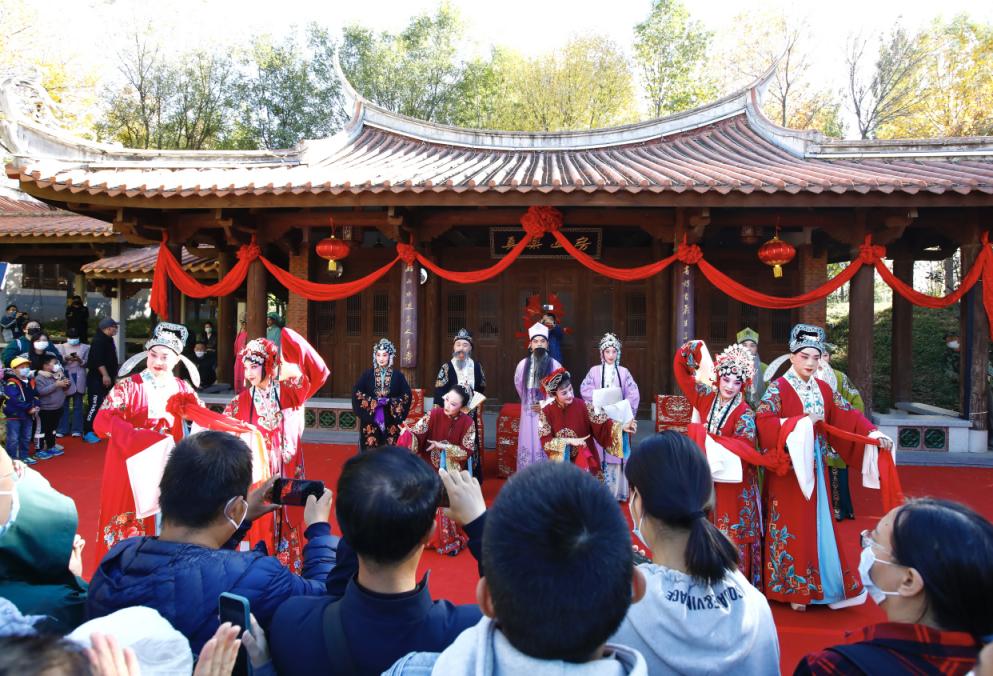 当戏曲遇见园林|沉浸式实景评剧演出 百年经典《花为媒》走进园博园_北京日报网