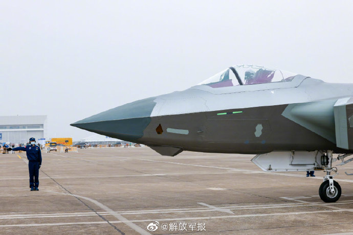 歼-20亮相航展!超酷!