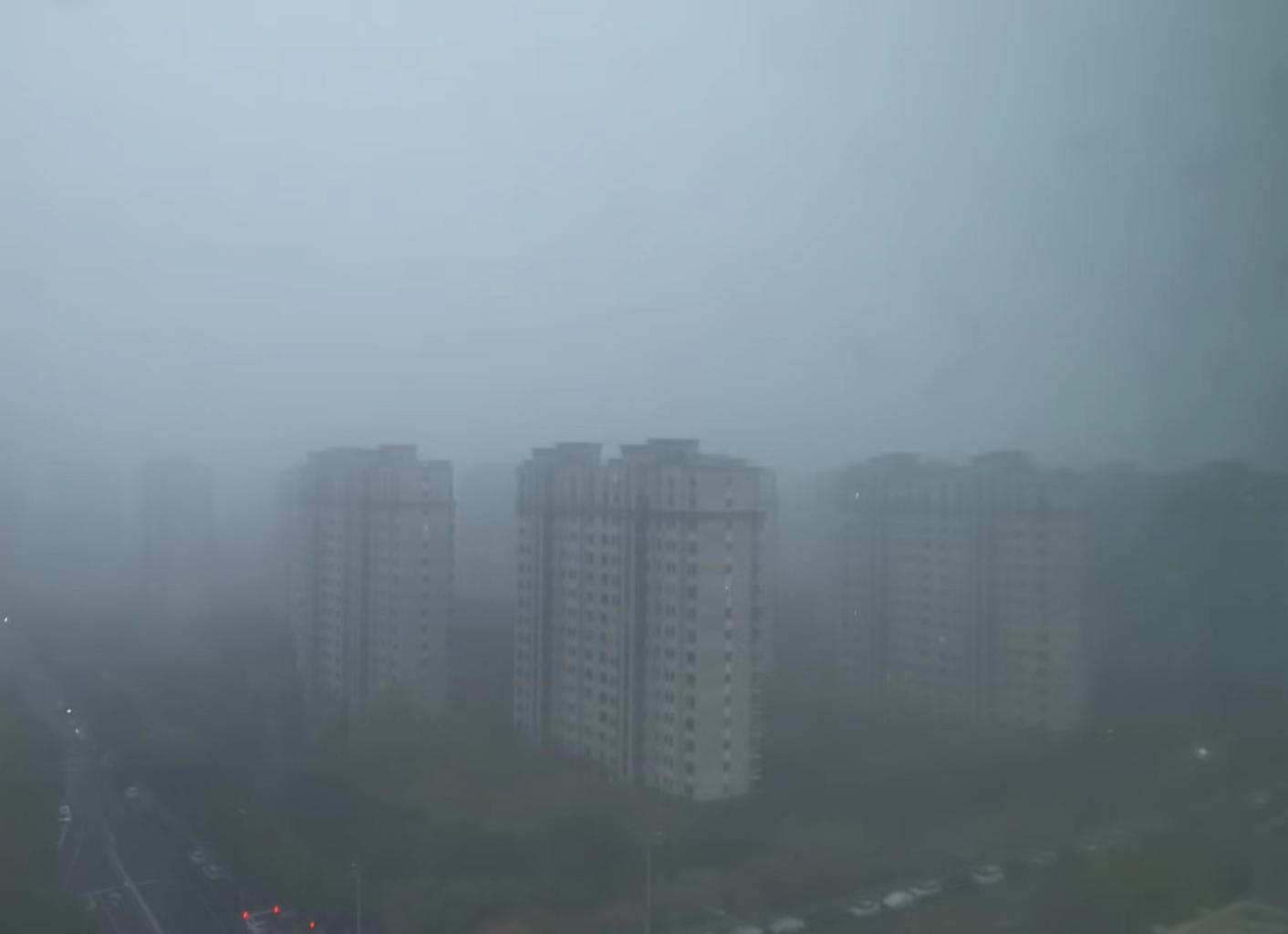 今晨京城大雾弥漫,大风降温就要来了_北京日报网