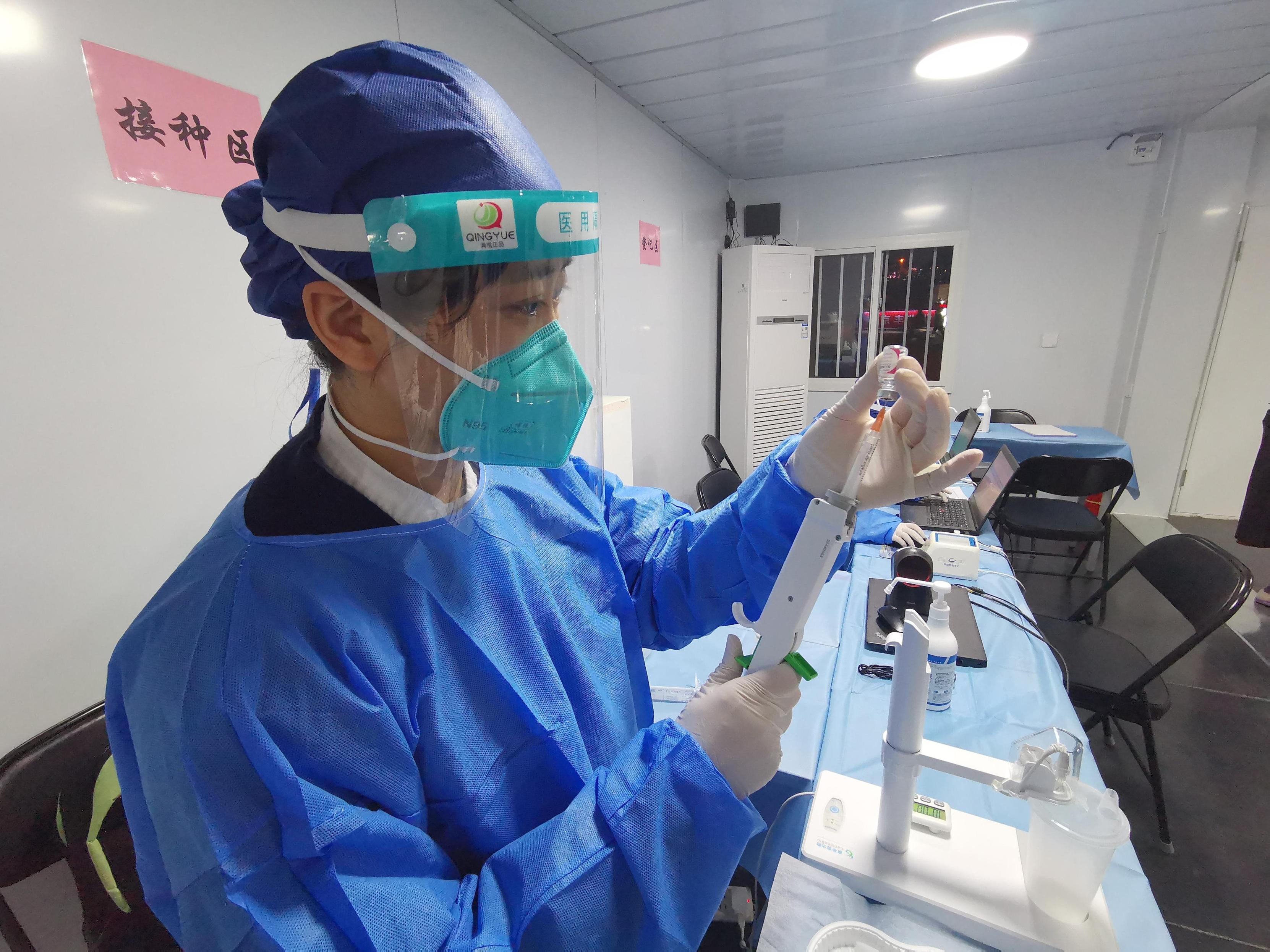 告别针头 丰台居民迎来北京市首批"吸入式"新冠疫苗