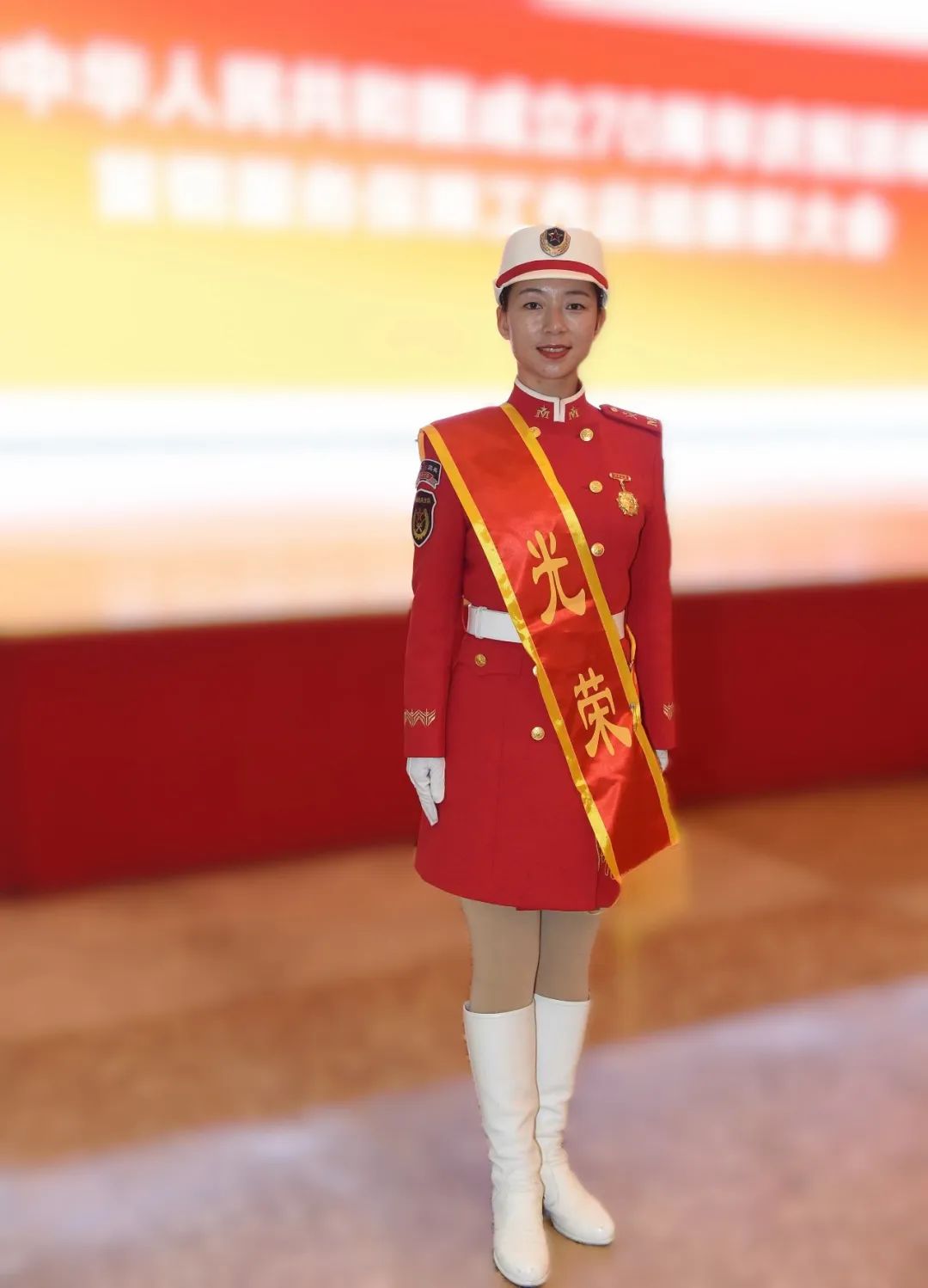 齐娟不仅是康营家园二社区的社工,还是参加过2019年国庆阅兵的女民兵.