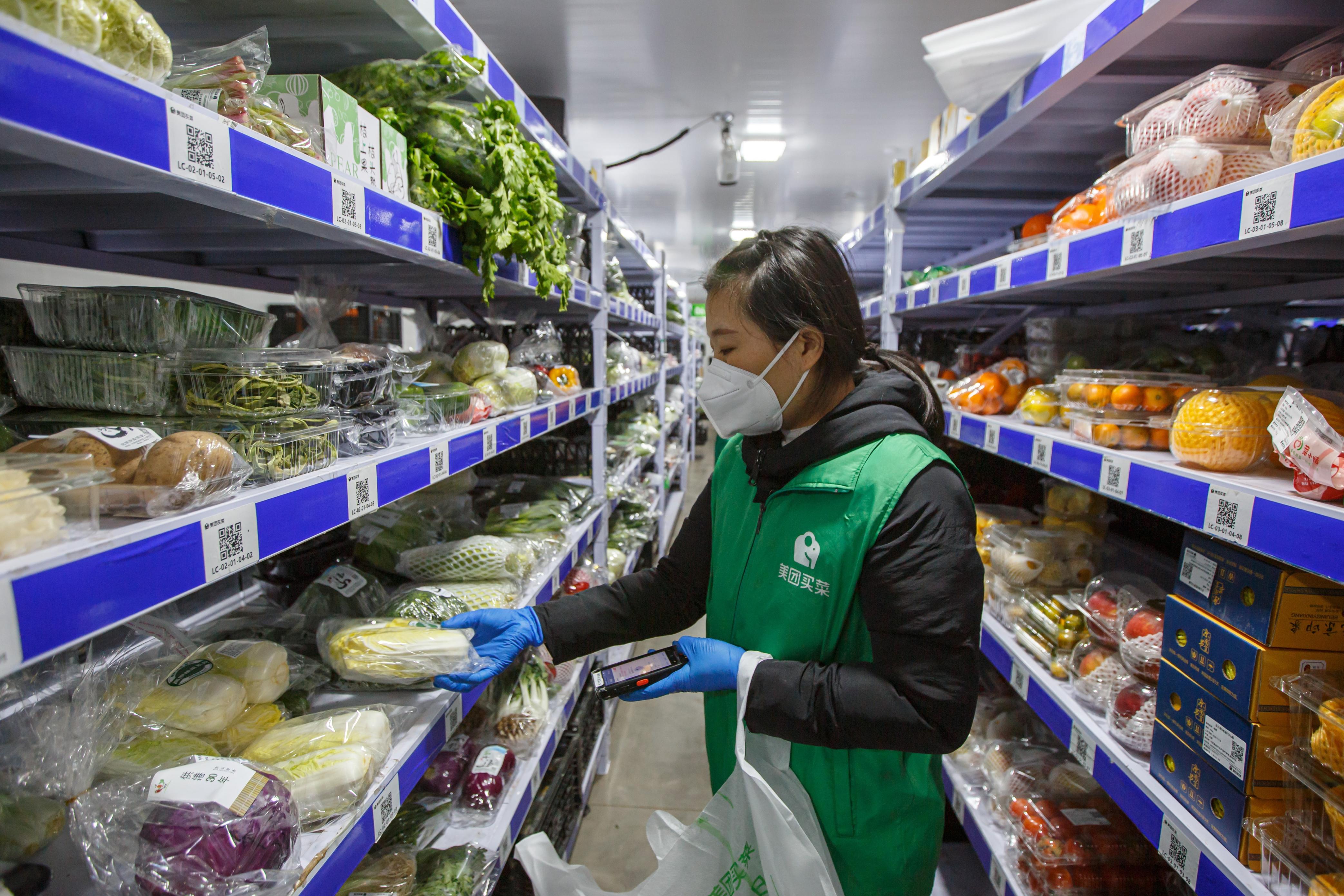 三大中转站24小时不停歇保障果蔬快速进京