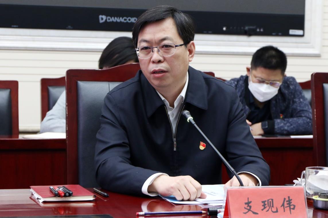 首钢集团副总经理王世忠,区领导杨仁全,刘晓东参加座谈.