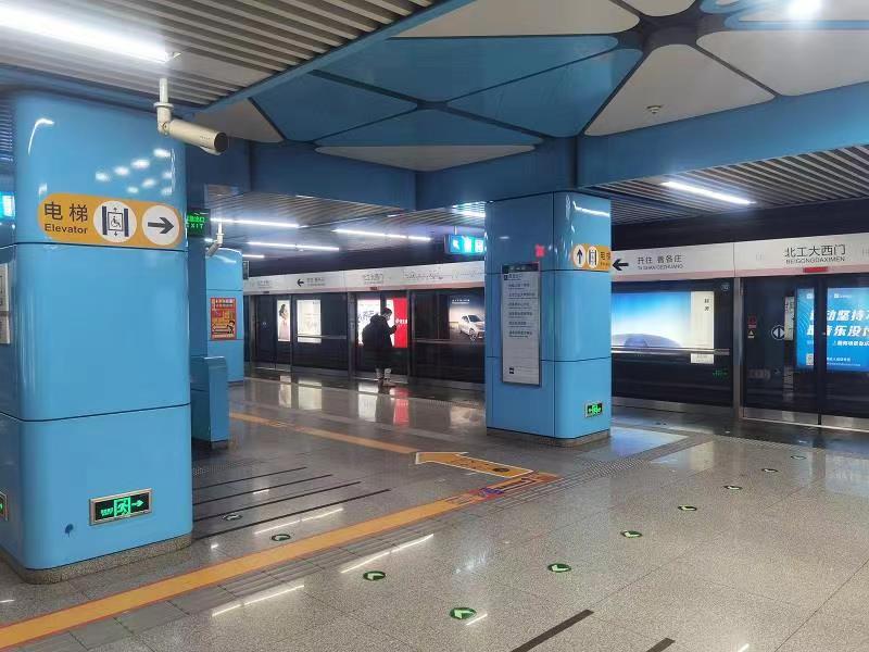 超醒目标识亮相京港地铁14号线北工大西门站助力乘客便捷出行