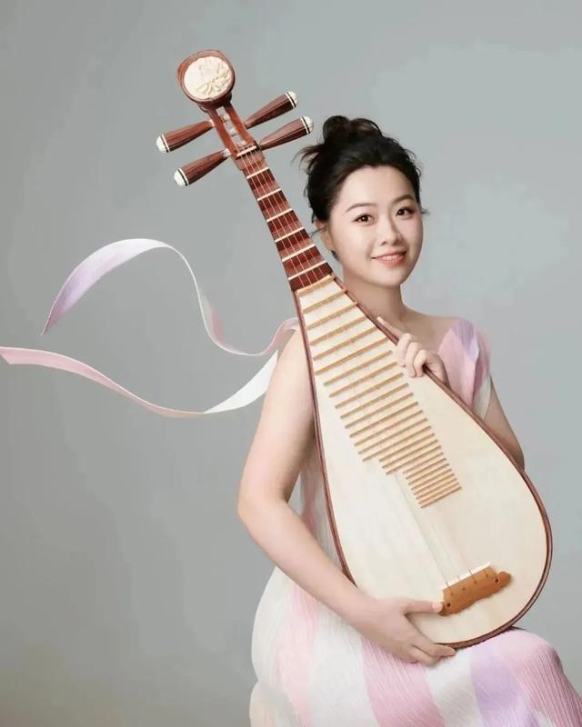 刘小菁,琵琶青年琵琶演奏家,中央音乐学院民乐系讲师,中央音乐学院