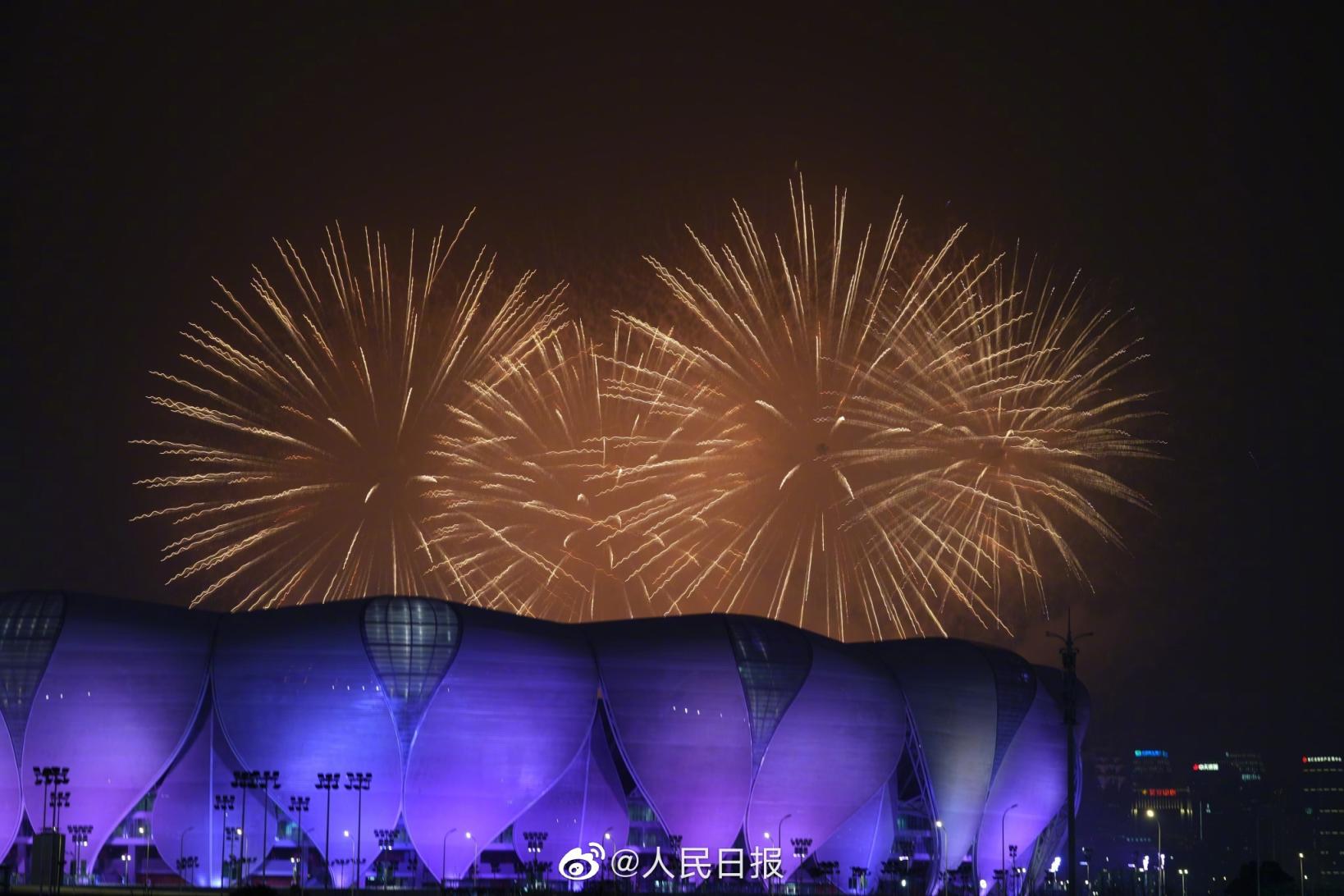 钱塘江畔绚烂绽放杭州烟花高清大图来了