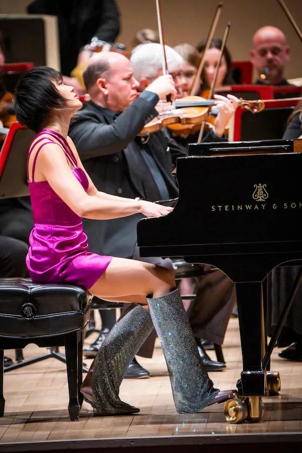 连弹4个半小时为什么王羽佳能刷新钢琴界天花板