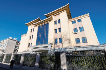 它的前身是1923年成立的"北平私立志成中学女生部",校董事是李大钊