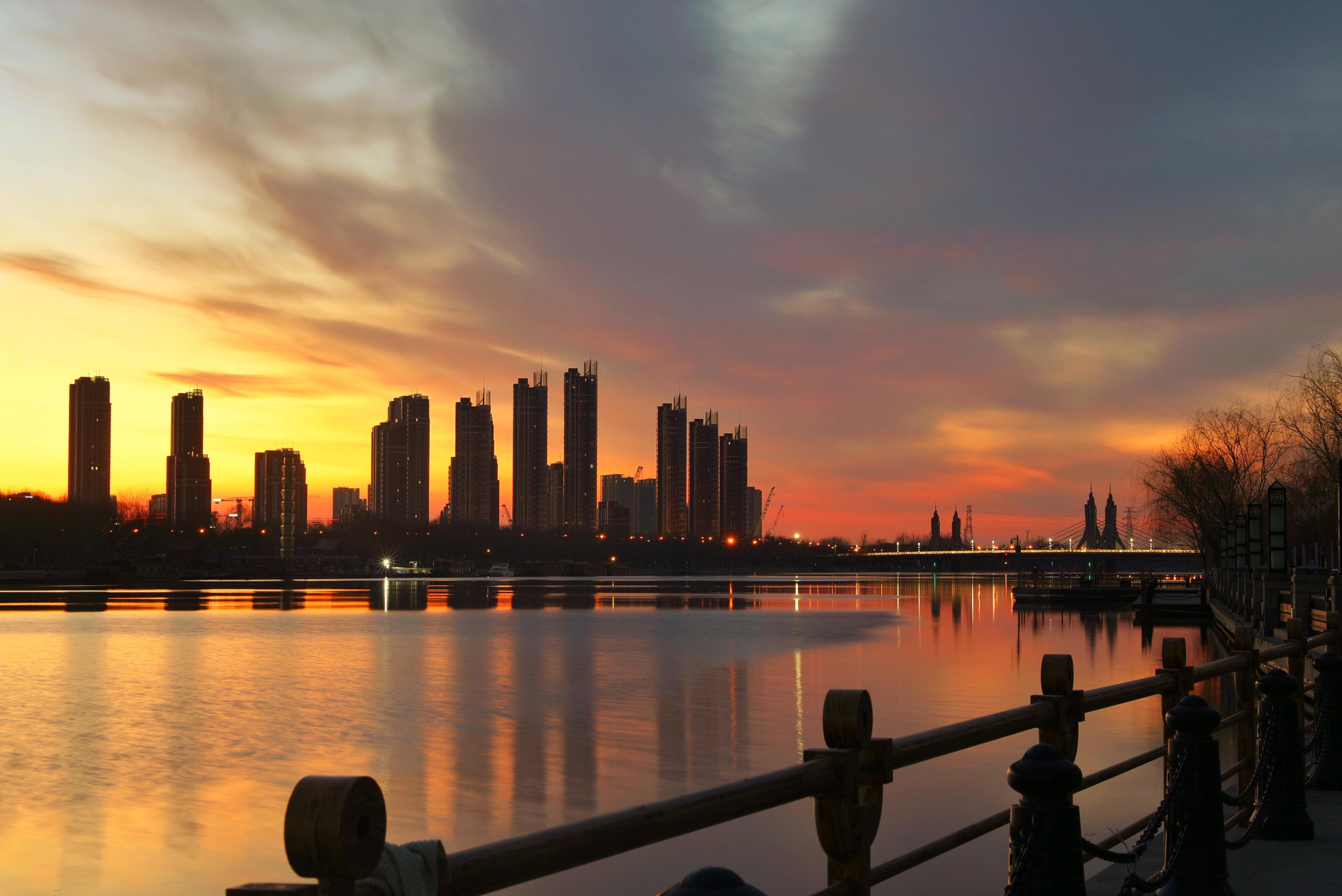 今早,北京朝霞染红天际,一组美图送上!