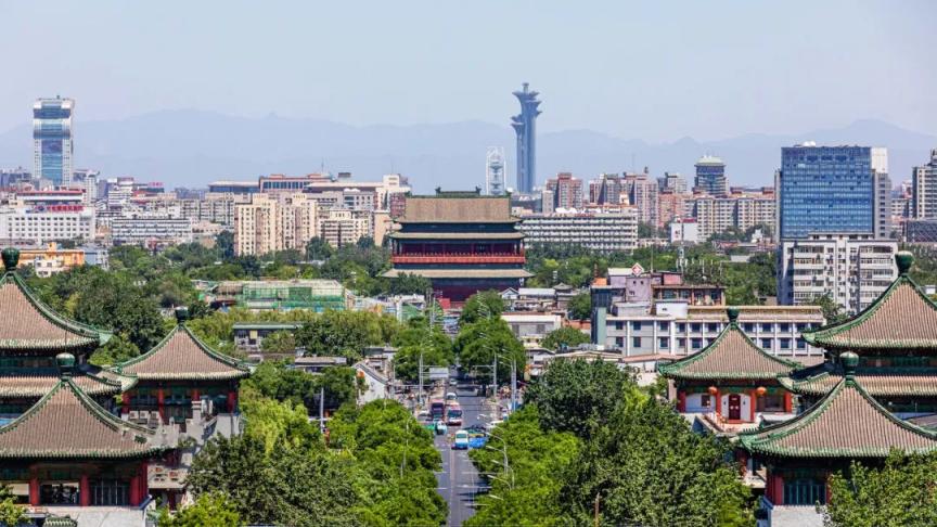 地安门外大街北起鼓楼东大街,鼓楼西大街交汇处,南止地安门东大街