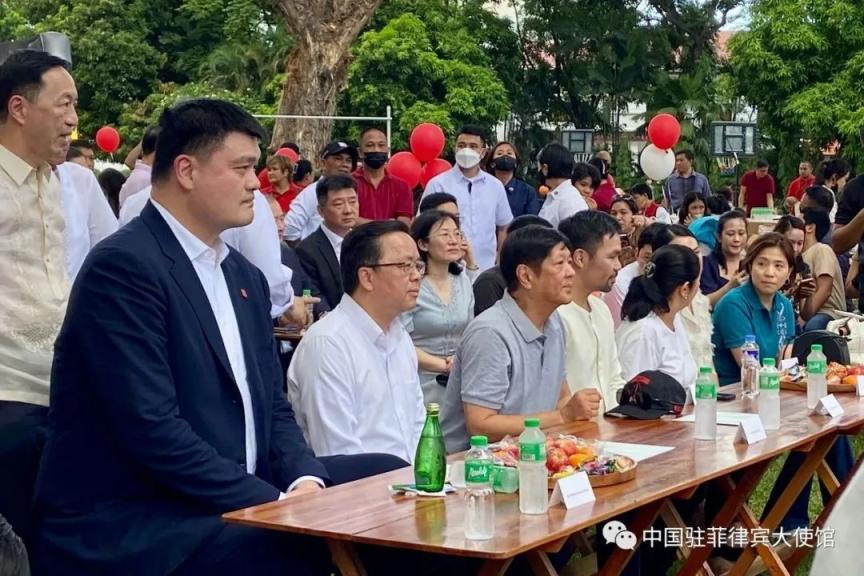 姚明出席菲律宾总统府篮球慈善活动_北京日报网