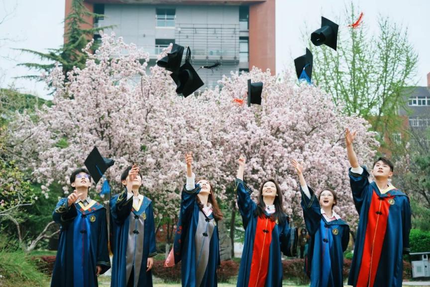 上新!交大专属学位服!这个夏天……_北京日报网