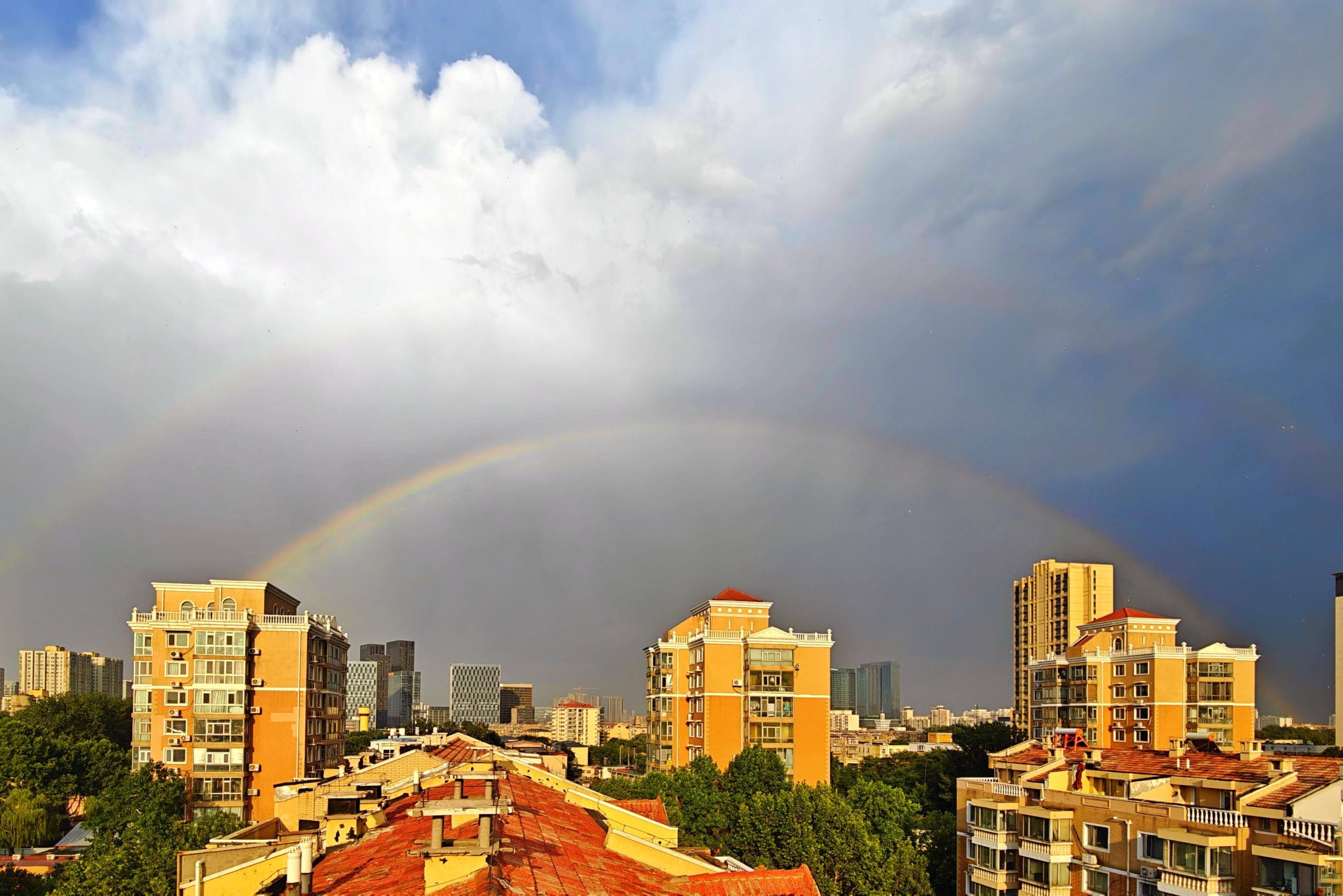 雨后彩虹!在山间,在湿地,在城市里,你看到了吗?_北京日报网