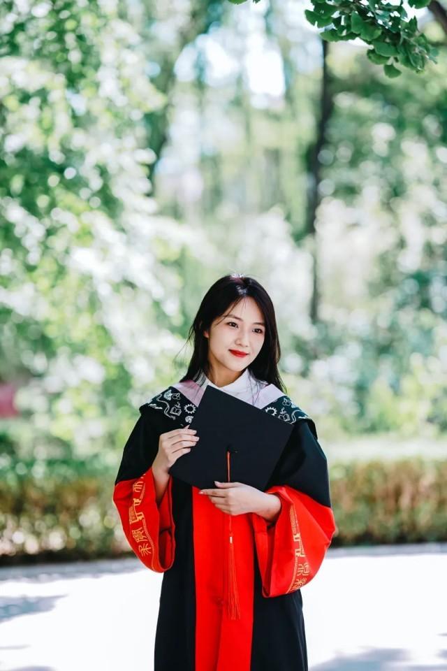 惊艳!多所高校新版学位服亮相_北京日报网