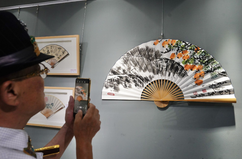 第五届北京扇子文化艺术展举办,100多件作品亮相_京报网