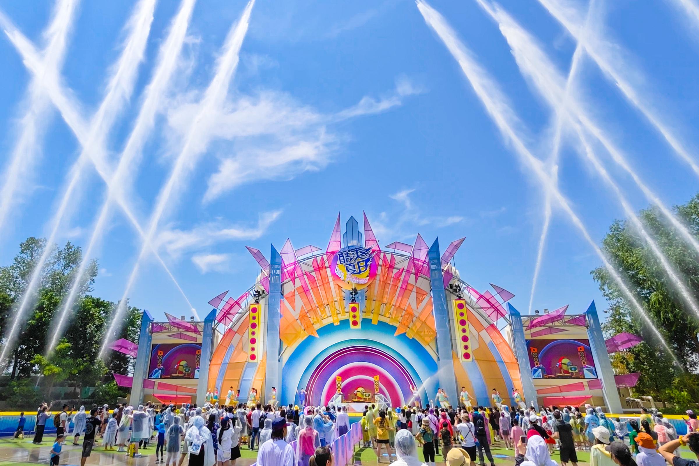 北京环球度假区首个"环球酷爽夏日"开启,将持续至8月底