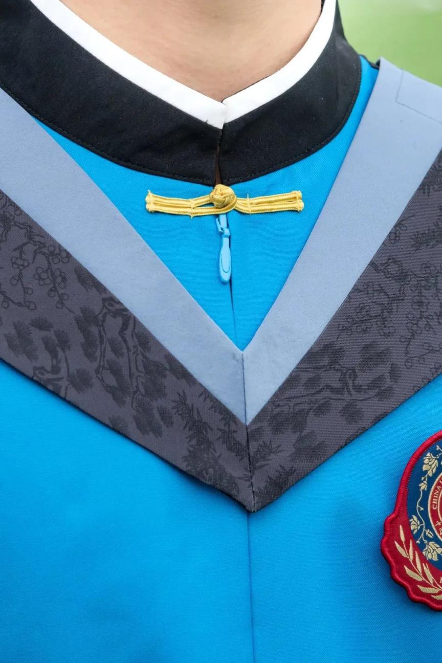 北京高校专属学位服亮相!你最pick哪套?