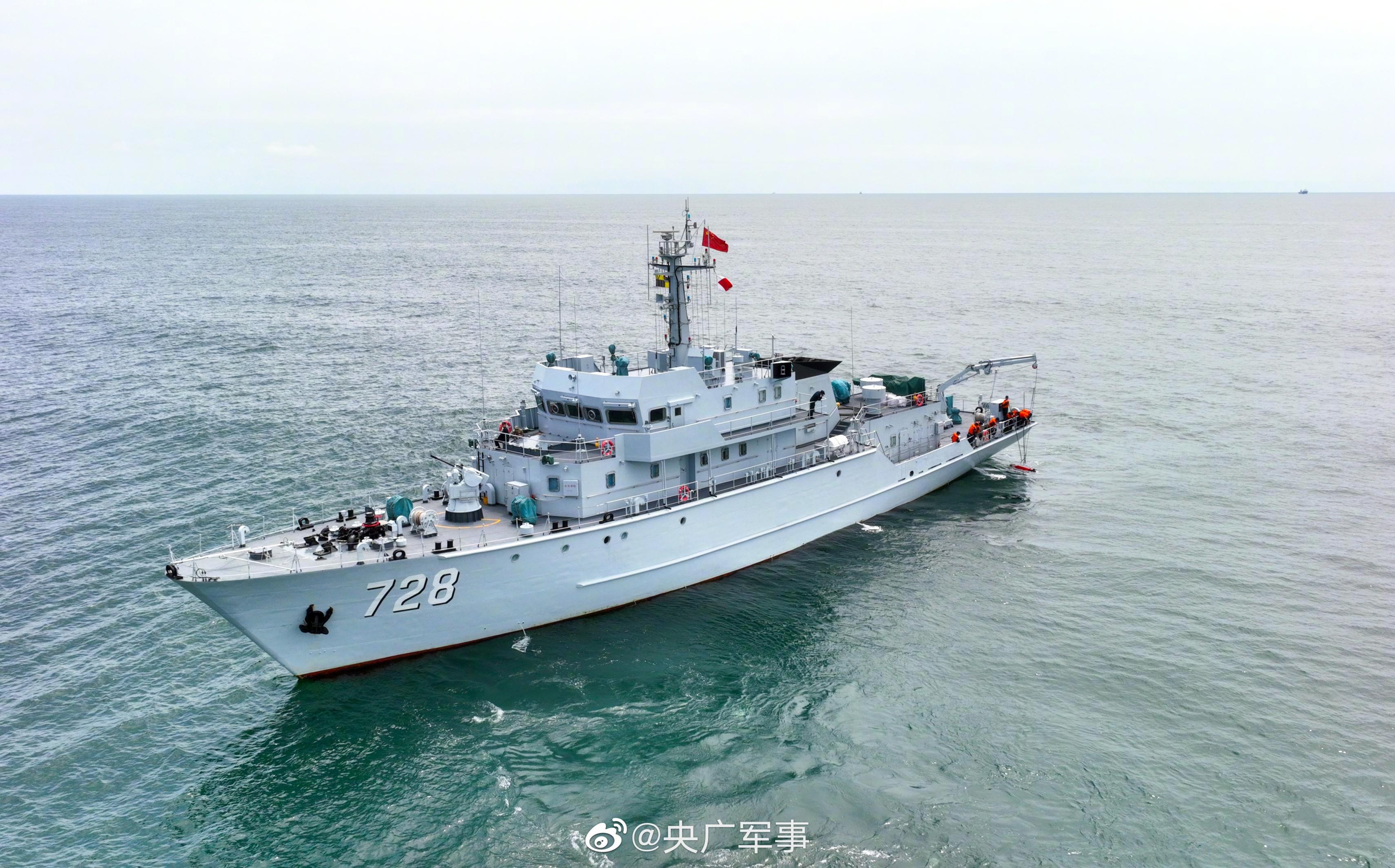 海军某扫雷舰大队开展反水雷训练