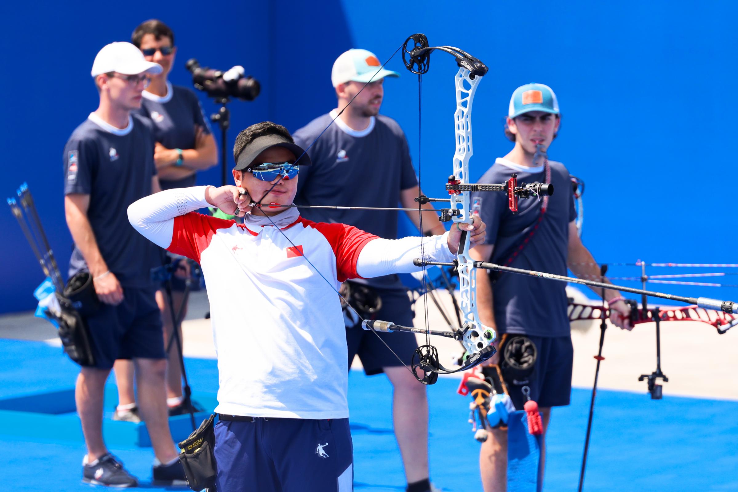 中国大学生射箭队摘得成都大运会男子复合弓团体赛金牌