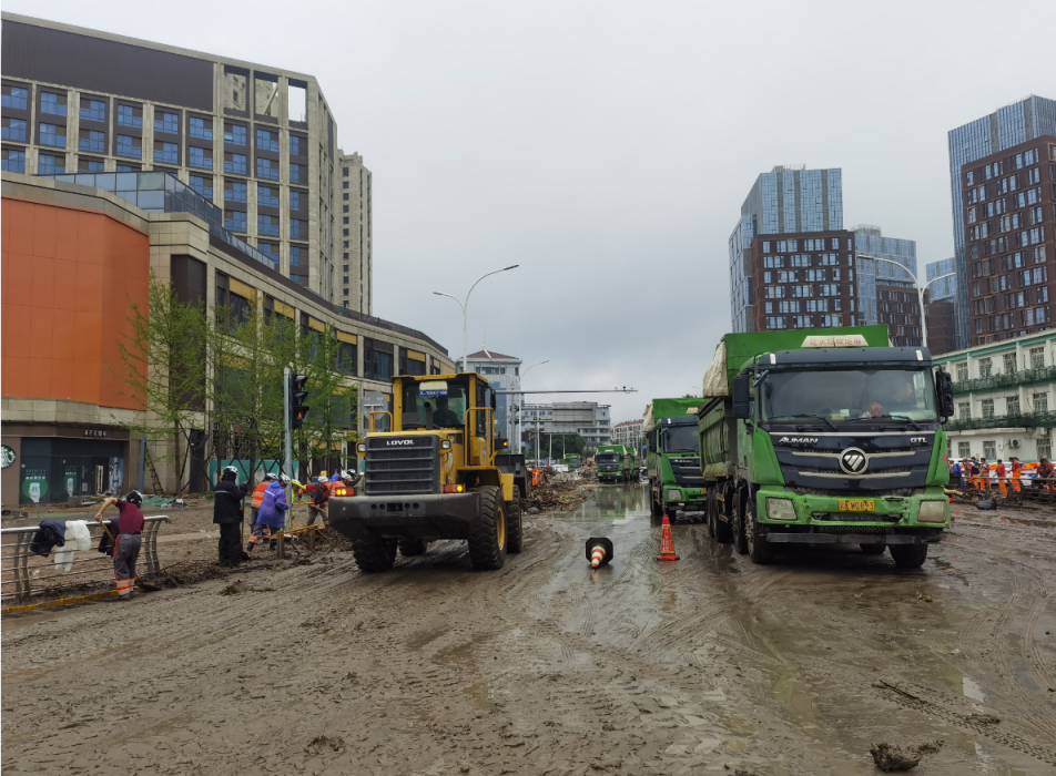 半小时集结,石景山环卫支援门头沟!道路清理现场——_京报网
