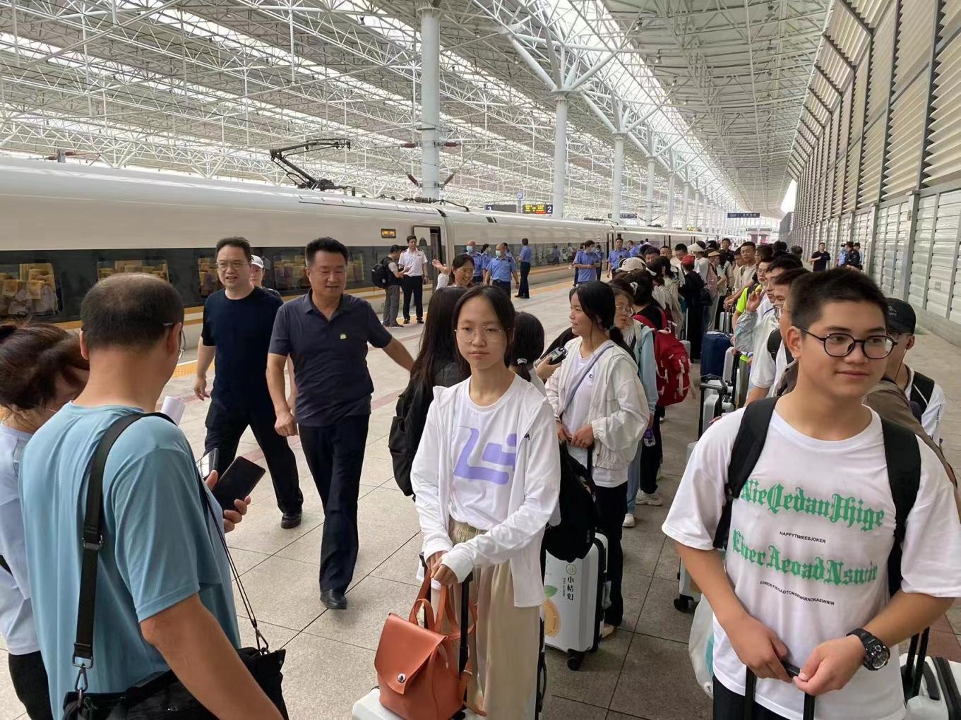 最远的也回来了！K1178次被困旅客乘高铁抵京