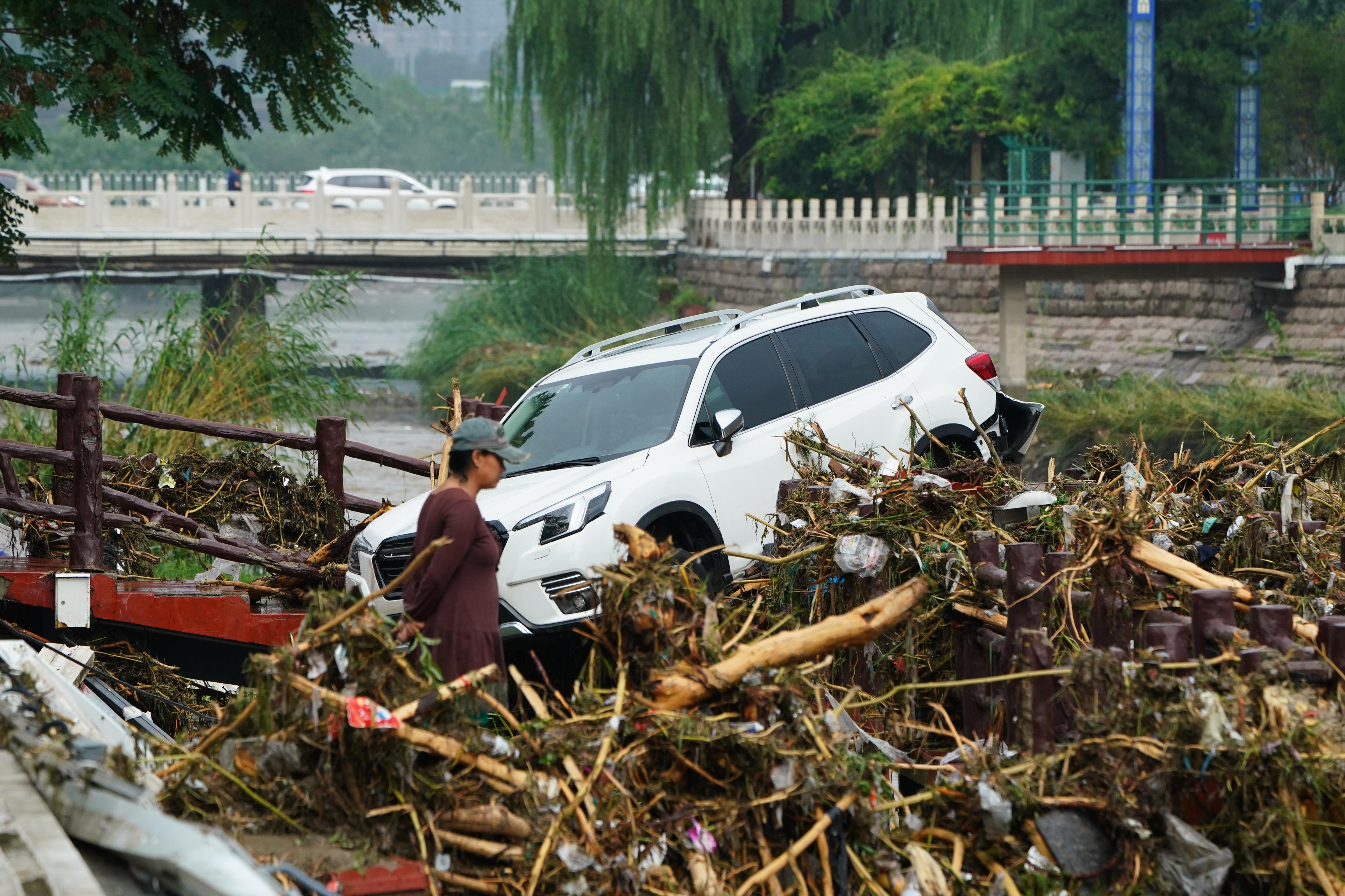 暴雨后的门头沟努力恢复正常生活秩序