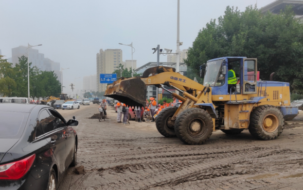 现场 | 门头沟城市道路清淤全面展开,主要道路恢复通行_京报网