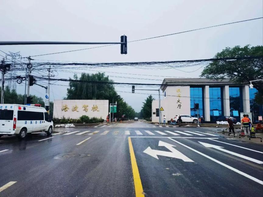 全部完成!实拍海淀市政道路清淤清障现场_京报网