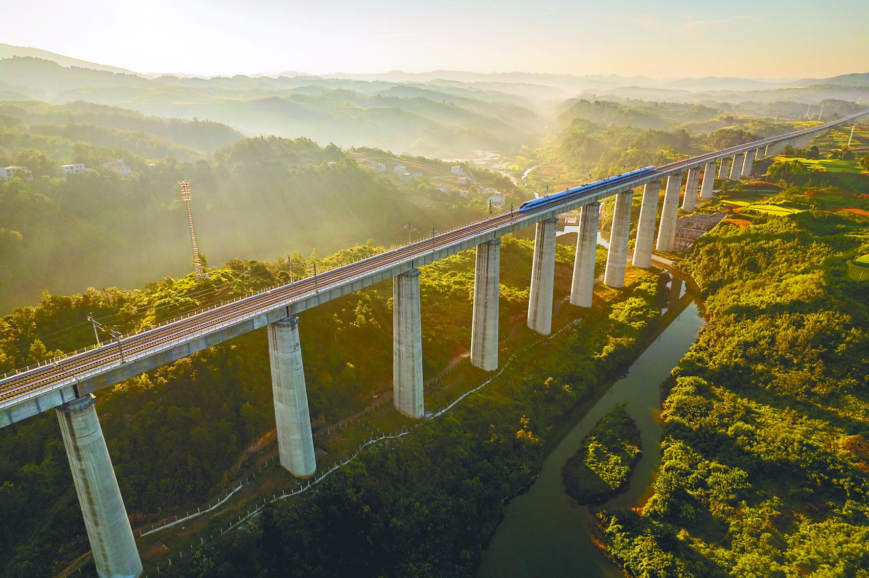 新建贵阳至南宁高速铁路南宁至荔波段于8月31日开通运营,至此,贵南